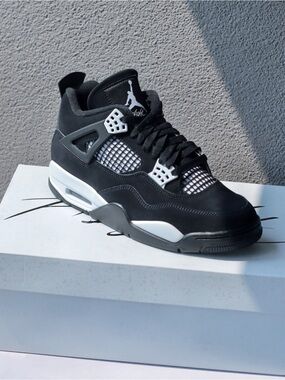 Nike Air Jordan 4 Men's Sneakers — Black/White